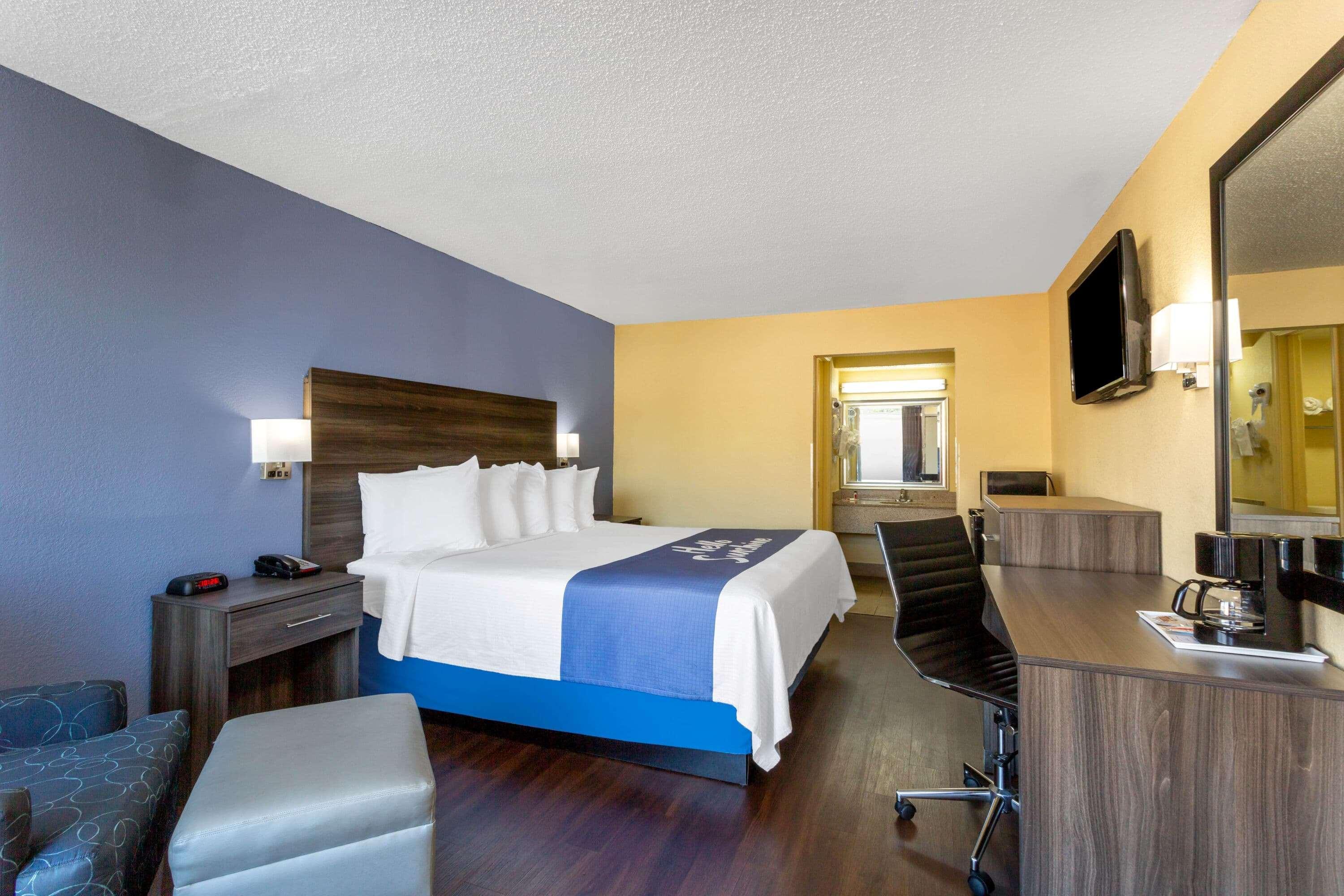 Days Inn By Wyndham Hampton Near Coliseum Convention Center Exterior photo