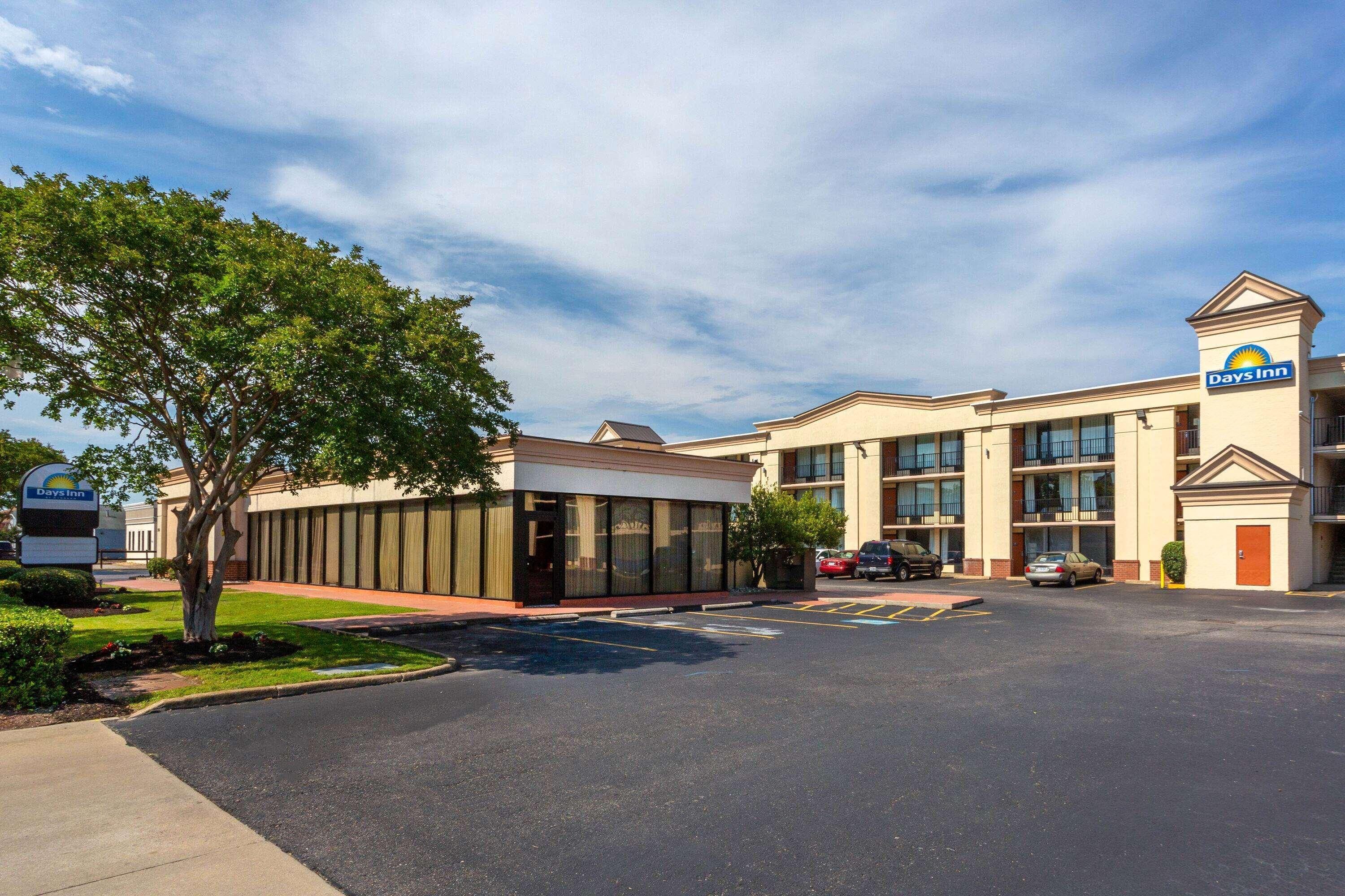 Days Inn By Wyndham Hampton Near Coliseum Convention Center Exterior photo